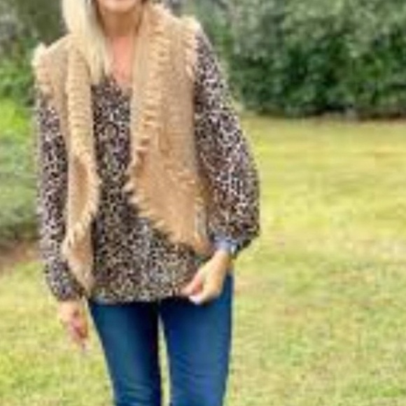 NWT Lilly Pulitzer Torini Sequin Sweater Vest in Heathered Latte Metallic - Picture 5 of 17